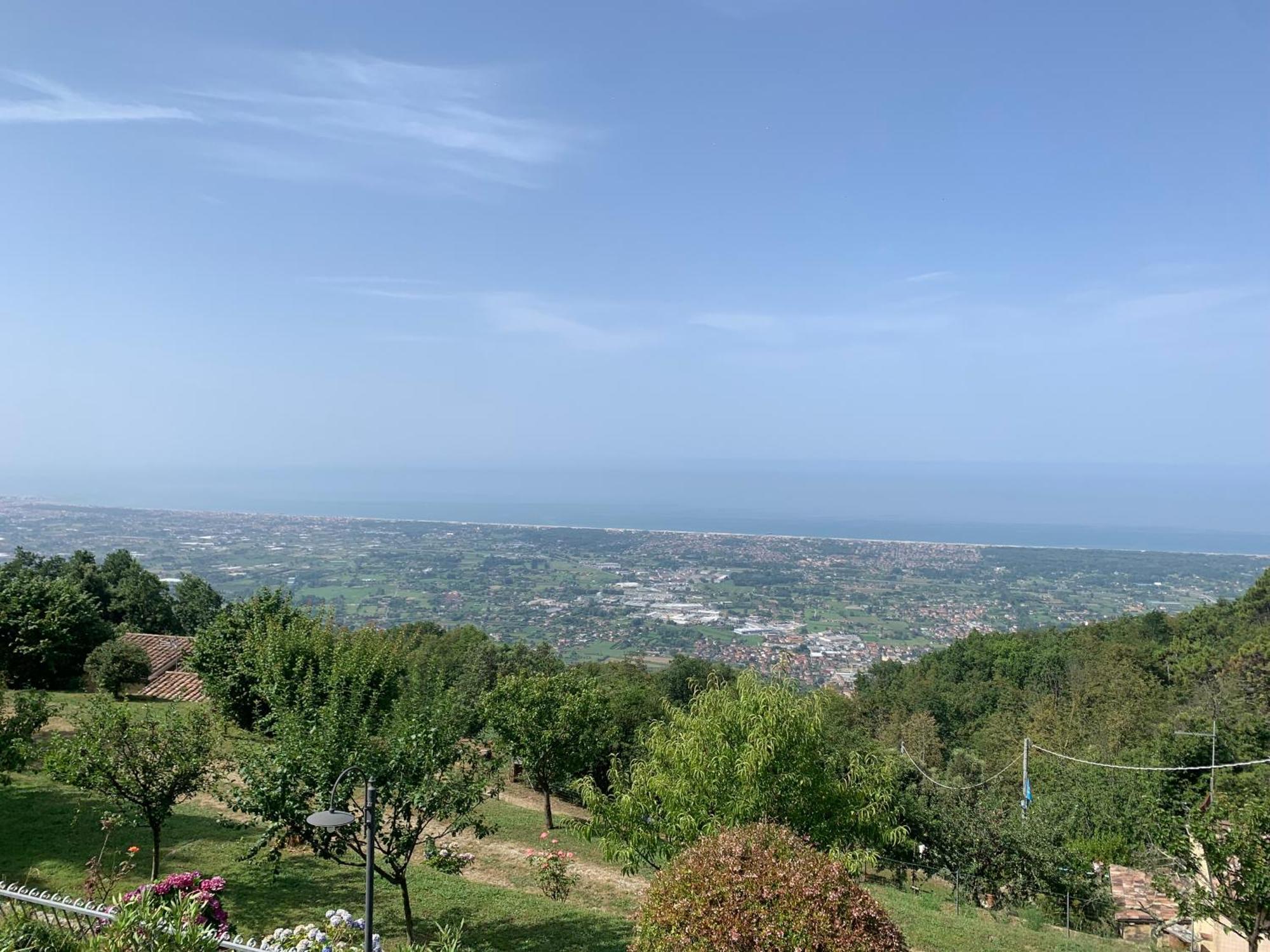 La Terrazza Sulla Versilia Pietrasanta Exterior foto